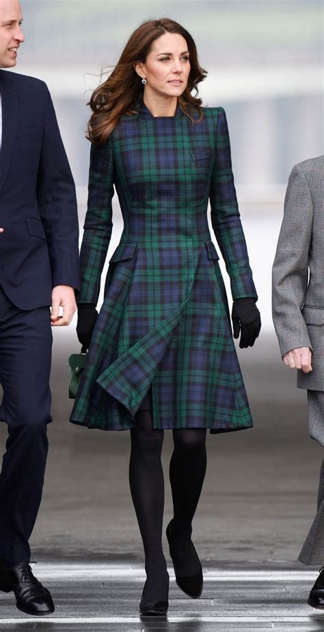 Kate Middleton tartan coat Tartan Fashion, Royal Fashion, Hijab Fashion, Fashion Dresses ...