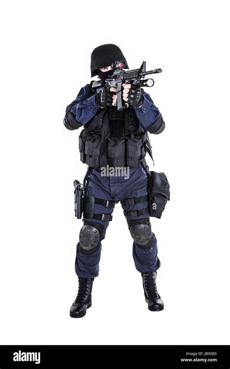 Special weapons and tactics (SWAT) team officer with his gun Stock Photo: 144642039 - Alamy