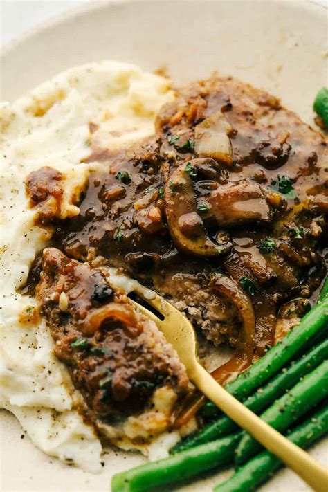 Cube Steaks with the BEST Mushroom Gravy - Yummy Recipe