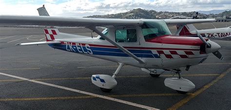 Rodney's Aviation Ramblings: Cessna 152 aerobat online at Wellington