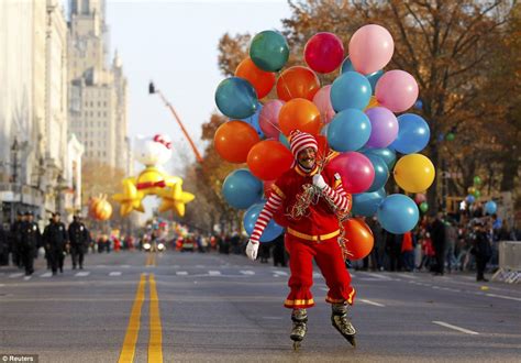 And they're off! Macy's Thanksgiving Day Parade takes to the streets of ...