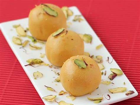 Besan Laddu Recipe - Saffron & Cardamom Flavored Crisp Besan Ke Laddu