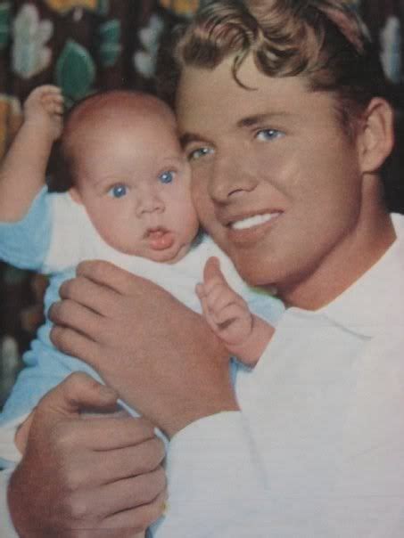 Audie and son Terry, 1952 | American heroes, All in the family, Old movie stars