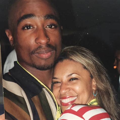 Tupac and Fan (Unseen & Rare Photo) | Tupac, Tupac pictures, Eminem photos