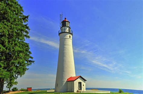 Fort Gratiot Lighthouse-Port Huron, Michigan Photograph by William ...