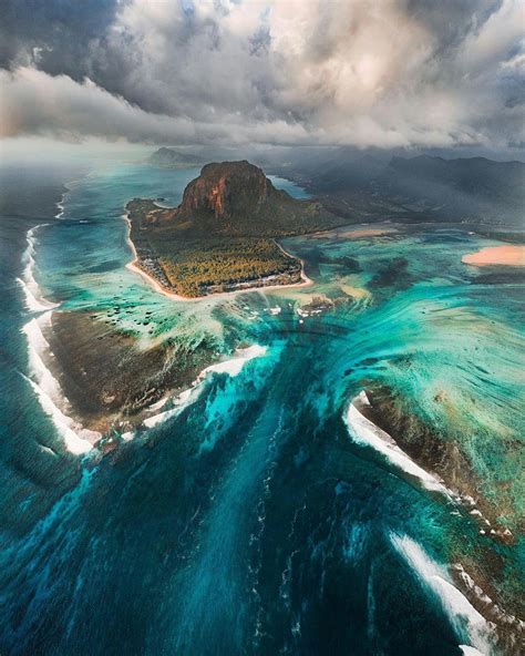 Mauritius underwater waterfall gif - alivestorm