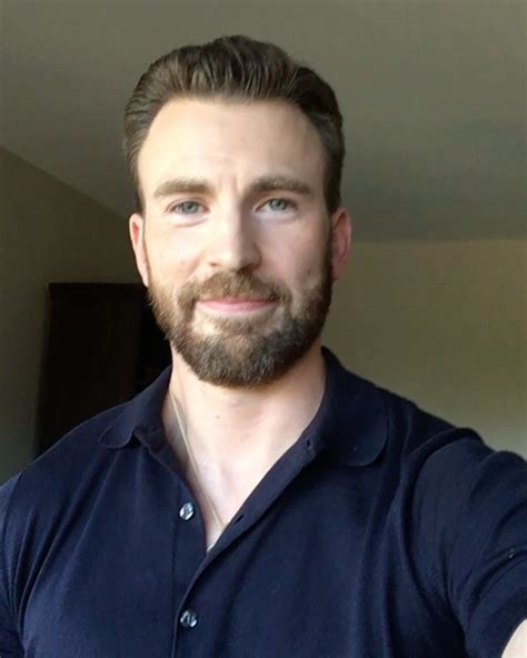 Chris Evans publica foto íntima por error que se viralizó en minutos