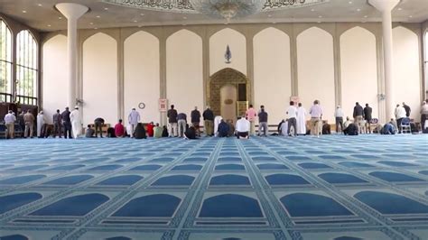 Inside The London Central Mosque In Regent's Park At Prayer Time ...