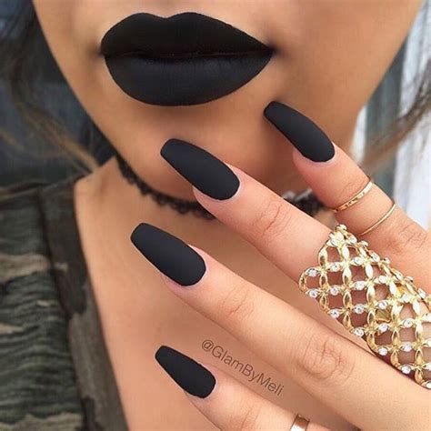 Matte black nails is so hot, I'm not gonna deny. #matteblack #cool #classy… | Matte black nails ...