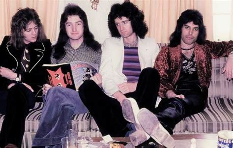 Pin by venus0914 on Queen +John Deacon | Queen photos, Queen band, Queen guitarist