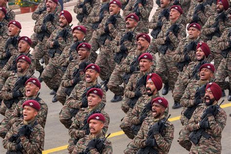 India Recruits Short Term Soldiers to Boost Ranks, Curb Spending - Bloomberg