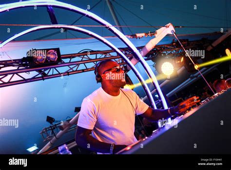 Dj set by idris elba hi-res stock photography and images - Alamy