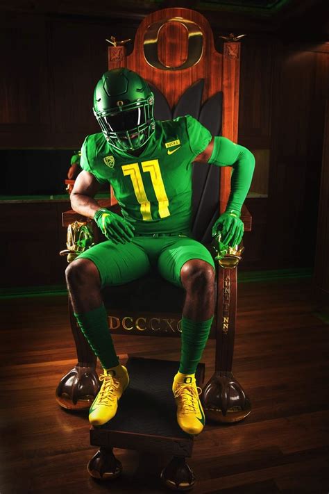 Oregon to wear Green uniforms against Stanford