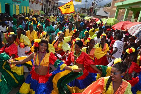 HAITI EN PHOTO: Le Carnaval de Jacmel 2012 Haiti [Photos Carlo Junior]