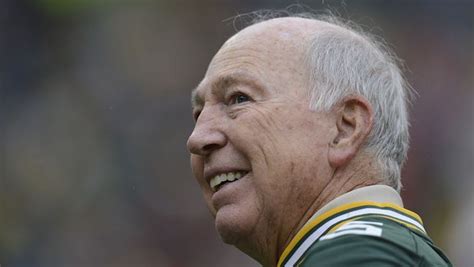 Green Bay Packers great Bart Starr smiles as he looks at the crowd ...