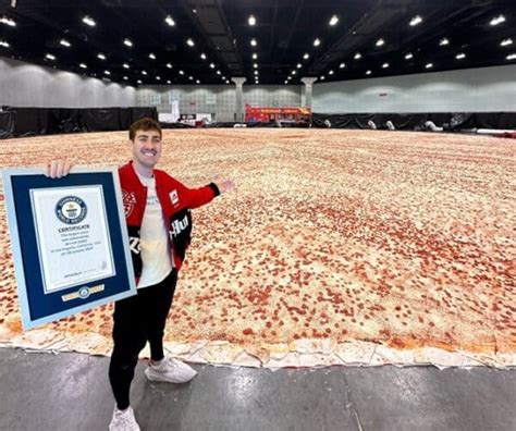 World's Largest Pizza Breaks Guiness World Record - GreekReporter.com