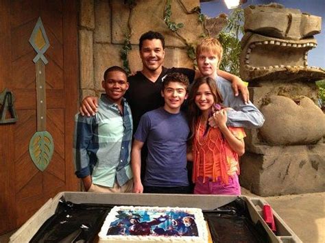 Pair of Kings cast season 3 my favorite season | Funny disney jokes, Disney channel, Childhood ...