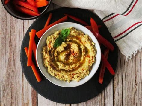 Traditional Hummus Recipe with Tahini - Vegan Foodiez