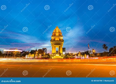 Independence Monument at Phnom Penh City Stock Photo - Image of tourist, tourism: 48104798