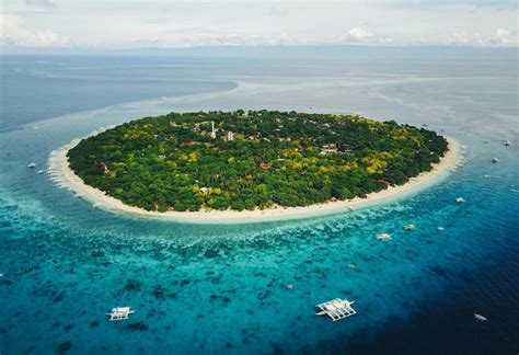 A Guide to Island Hopping in Bohol