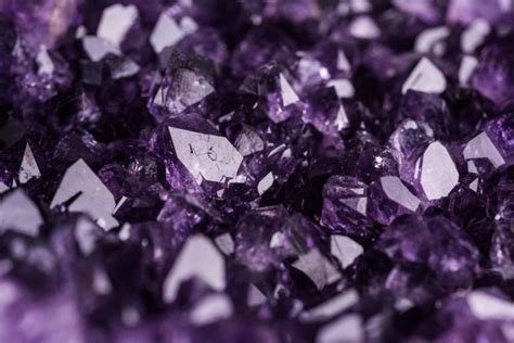 How To Find And Craft Amethyst Geodes In Minecraft: Caves and Cliffs - GameSpace.com