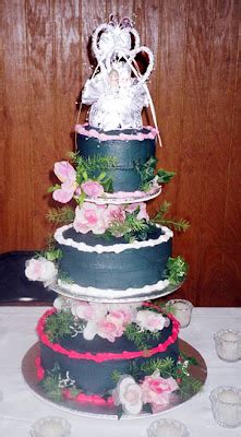 Frenchy's House Party; "How you durrin?": Tacky Wedding Cakes