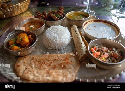 India train food hi-res stock photography and images - Alamy