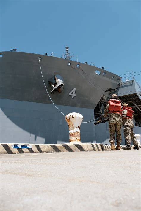 DVIDS - Images - USS Hershel "Woody" Williams Departs for Maiden Deployment [Image 6 of 16]