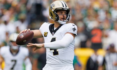 Falcons News: Saints QB Derek Carr suffers shoulder injury