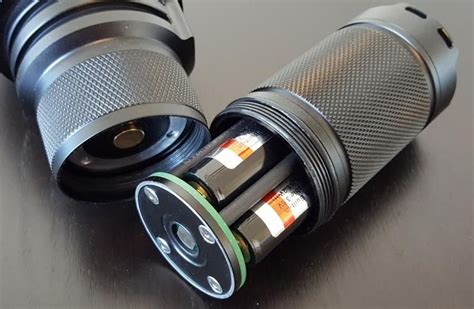 Thrunite TN42 (XHP35 HI, 4x18650) Review: BEAMSHOTS and more!