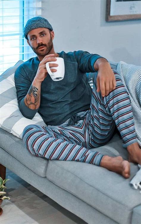 20 Cool and Comfy Loungewear Outfit Ideas for Men | Mens casual dress ...