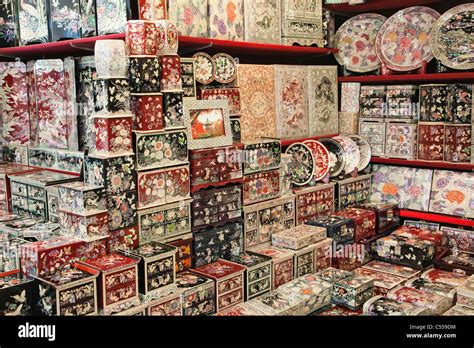 Des laques boutique de souvenirs, le marché de Namdaemun, Séoul, Corée du Sud Photo Stock - Alamy