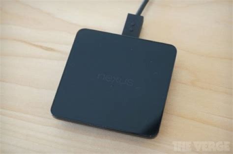 Official Nexus 5 Wireless Charging Dock Unveiled