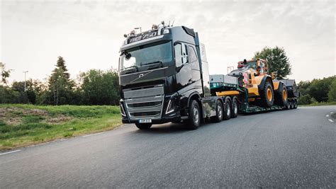 Volvo Trucks introduces the new Volvo FH16 – Combining comfort with power, for superior ...