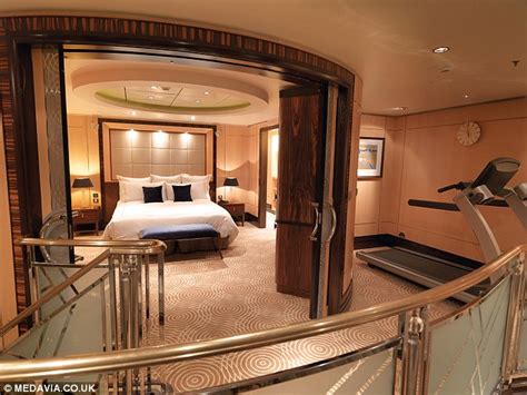 Queen Mary 2's most luxurious cruise ship cabin | Daily Mail Online