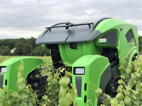 SITIA Introduces the First Hybrid Robot for Agriculture