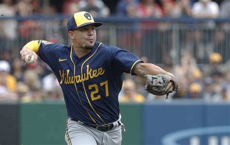 William Contreras HR helps Brewers roar past Pirates | Reuters