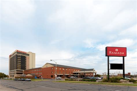 Ramada by Wyndham Topeka Downtown Hotel & Convention Center | Topeka ...