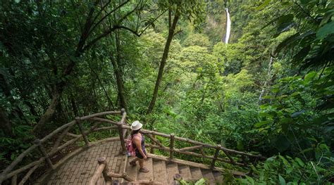 Hiking to La Fortuna Waterfall