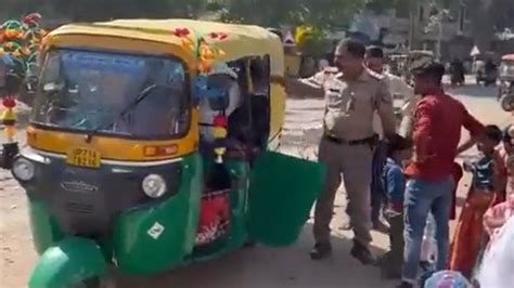 Uttar Pradesh auto: India tuk-tuk crammed with 27 passengers seized - BBC | India Entertainment