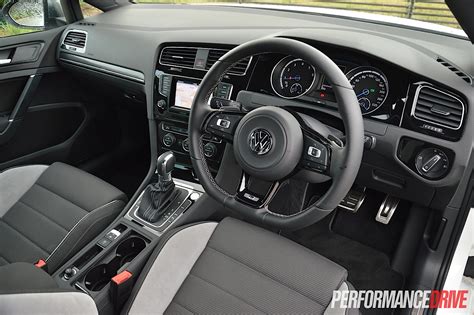 2014 Volkswagen Golf R Mk7 review (video) – PerformanceDrive