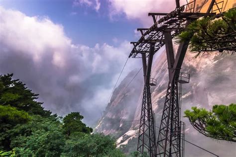 Huangshan, China - July 29, 2014: Cable car to the Yellow Mountains — Stock Photo © RPBMedia ...