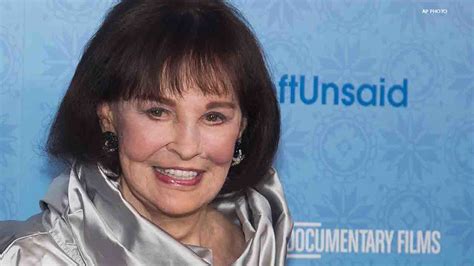 Gloria Vanderbilt, designer jeans pioneer and socialite, dead at 95 ...