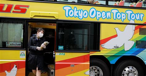 Tokyo tour bus operation restarts as state of emergency lifted | Reuters