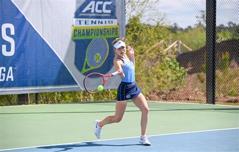 Alamo Heights grad Fiona Crawley unbeaten in freshman season for No. 1 ...