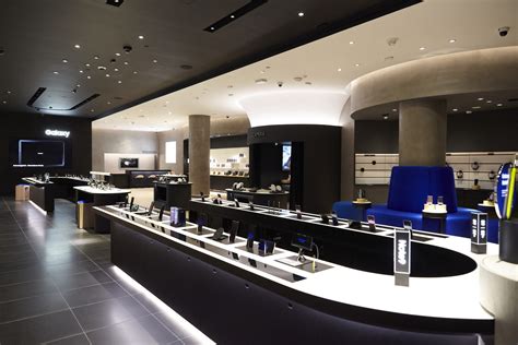 Celebrate 10 Years of Galaxy at Samsung’s New Experiential Retail Locations