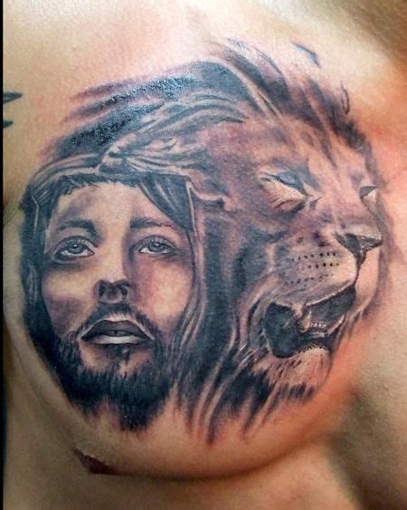 jesus-and-lion-tattoo-designs-on-chest Oz Tattoo, Jesus Tattoo, Christ Tattoo, Emo Tattoos ...