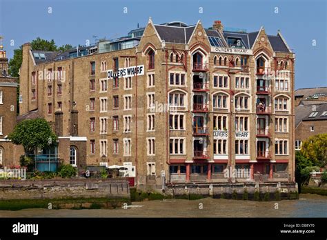 Riverside Homes & Apartments, London, England Stock Photo - Alamy