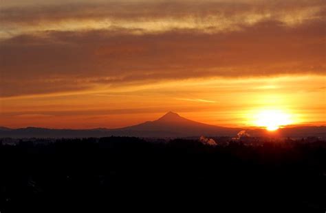 Photo: Mt. Hood at sunrise from Forest Grove, Oregon - wunderground.com | Forest grove, Weather ...