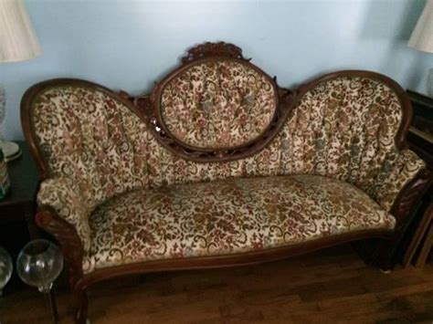 Antique Victorian Sofa - for Sale in Frankfort, Kentucky Classified | AmericanListed.com